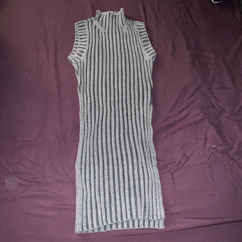 Like New! Mock neck sweater - Picture 2 of 4